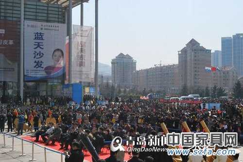 青岛家具展开幕式现场人群 青岛家具展开幕式现场人群